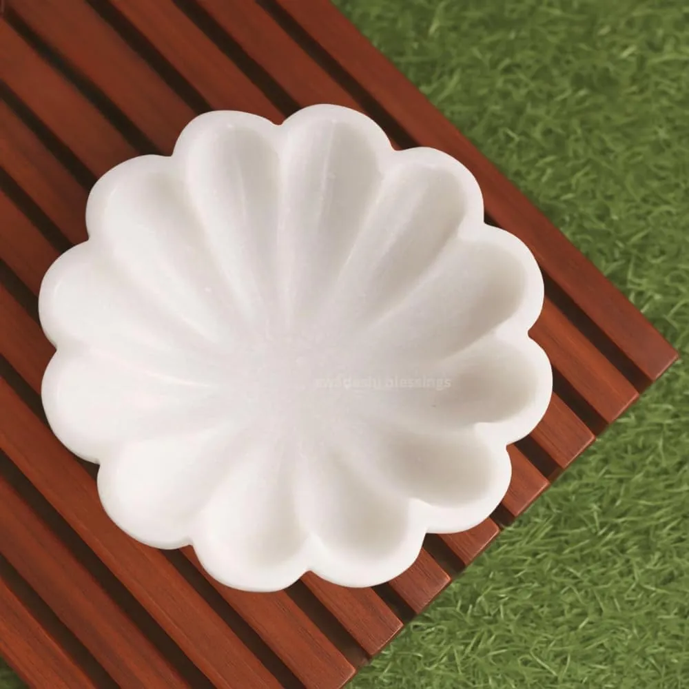 Marble Scalloped Urli